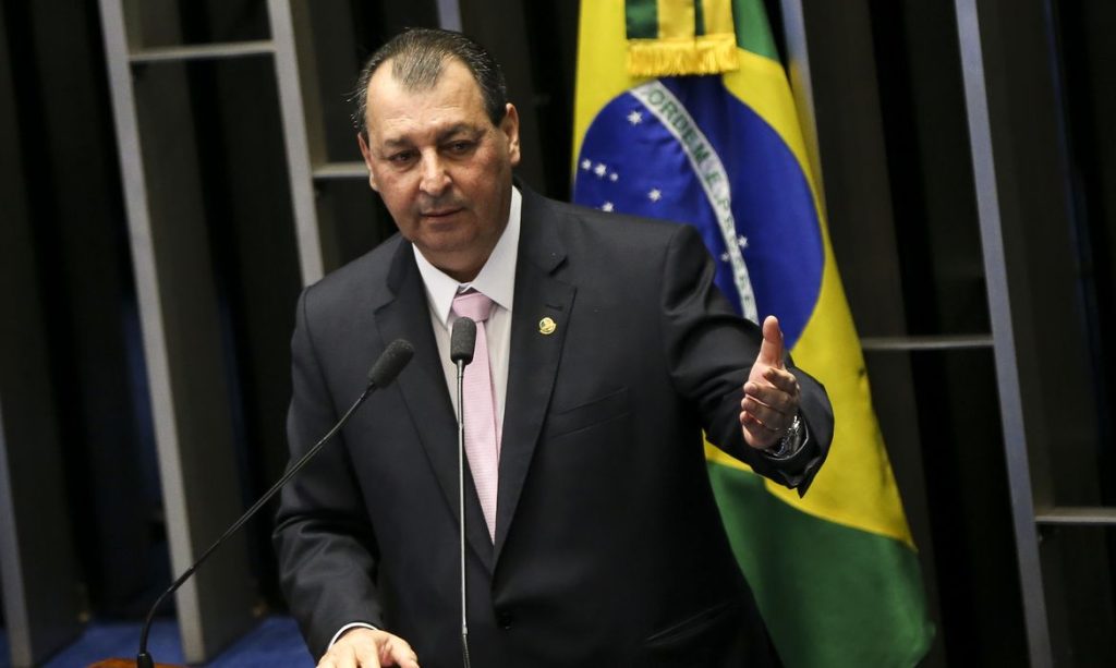 Aziz e o dedo de Lira no arcabouço