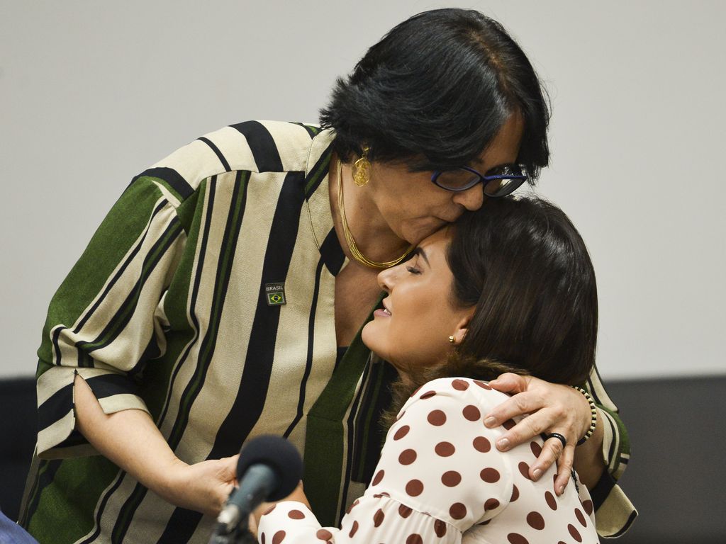Contra Damares e Michelle
