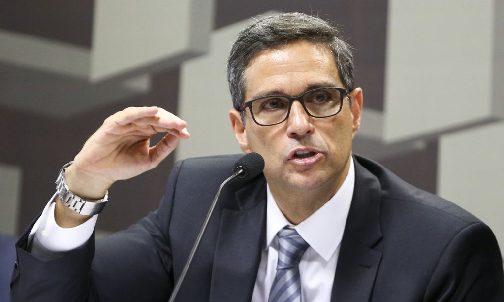 Senadores contra Campos Neto
