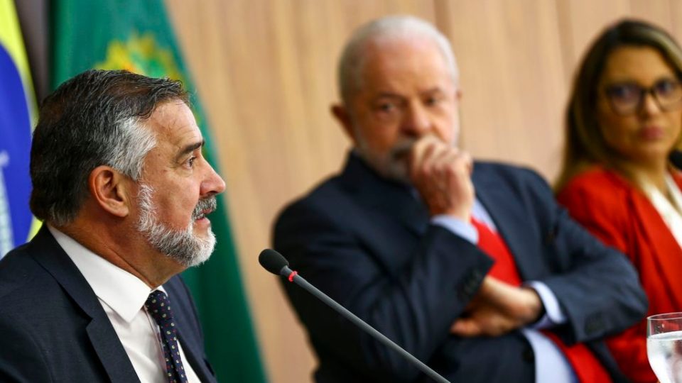 Cada um fala o que quer