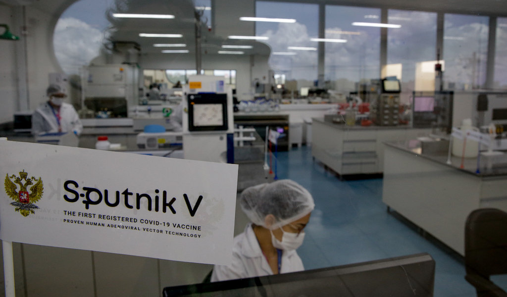 Vacinas: OMS resiste em aprovar Sputnik