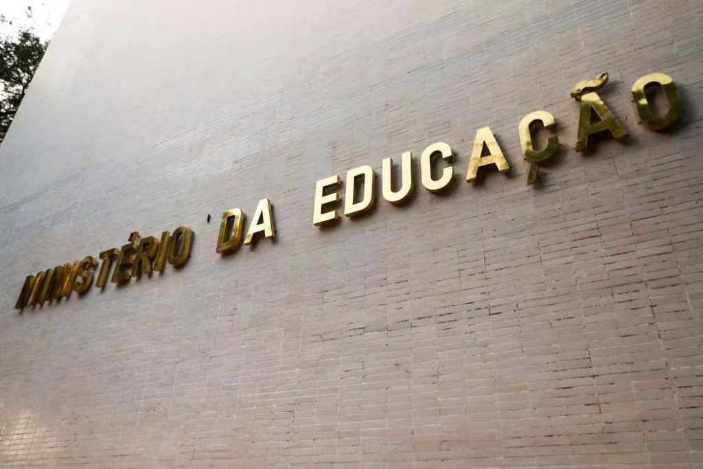 Da educação para o ralo