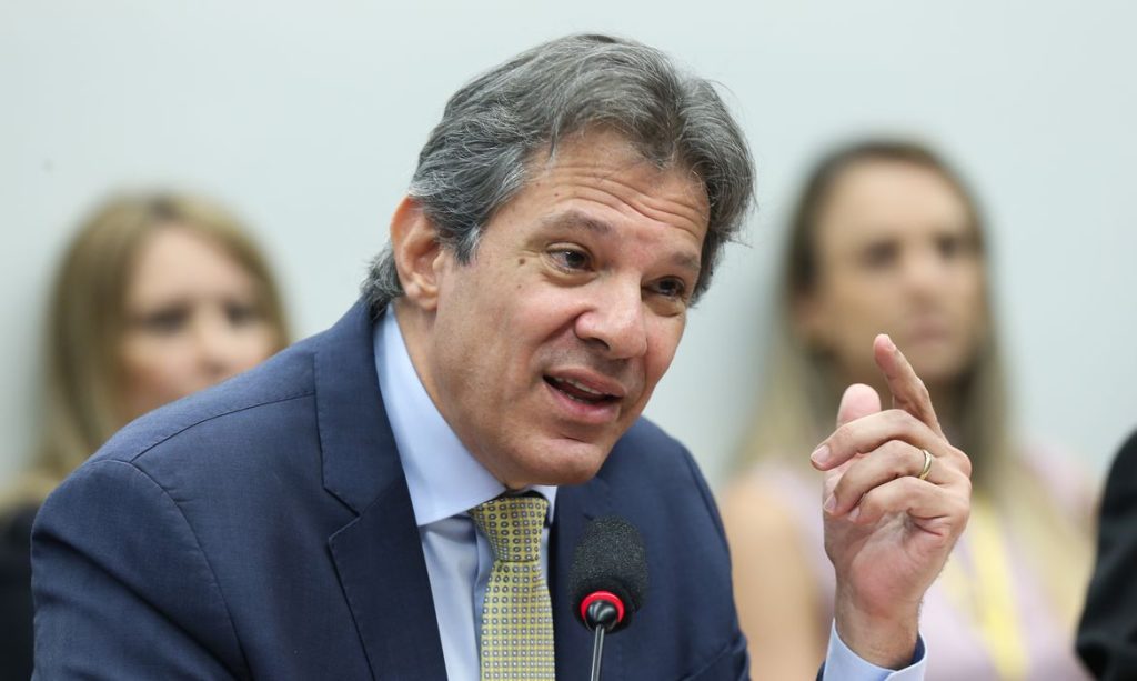 Com a cabeça nas eleições
