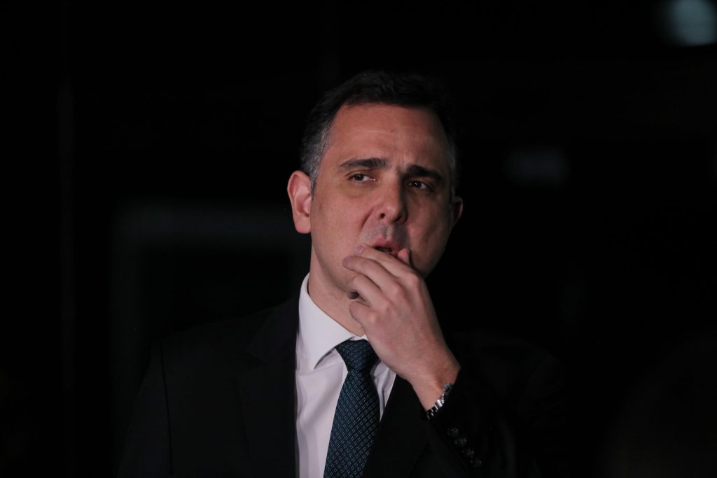 A política recupera terreno