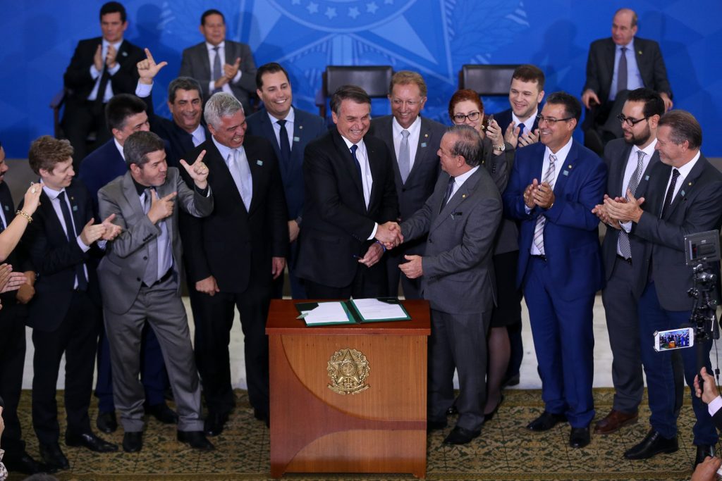 Risco de derrota para Bolsonaro no Senado