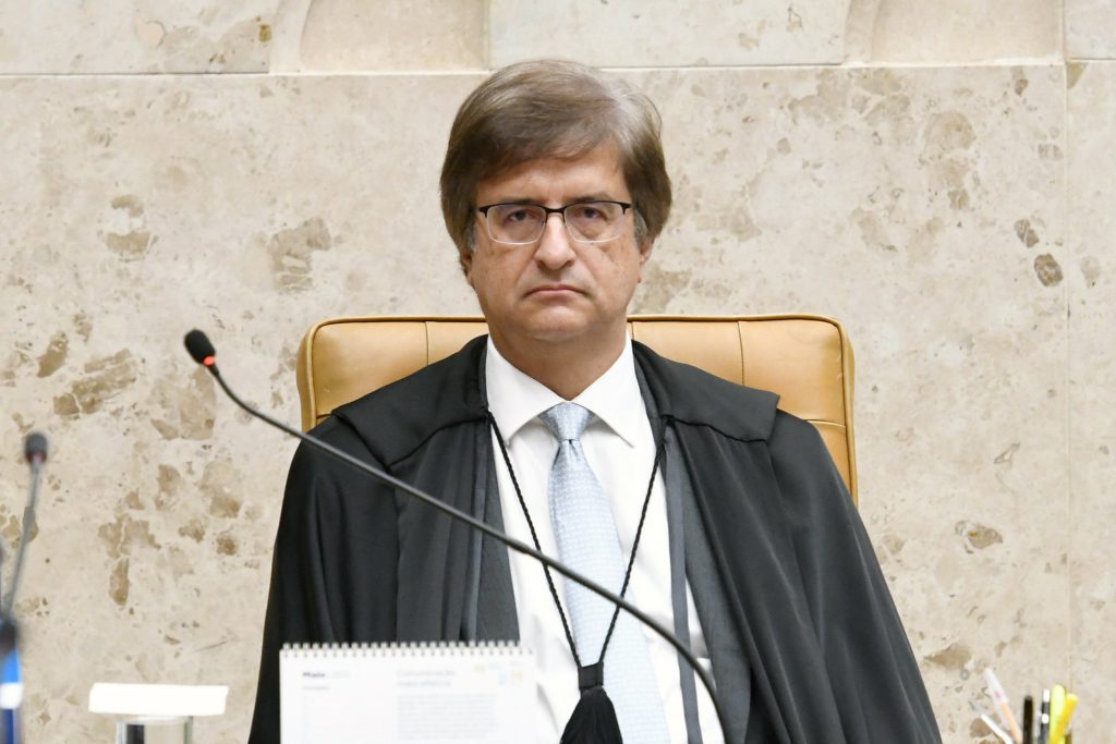 Favorito por eliminação