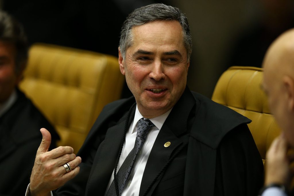 Barroso consultou colegas do STF antes de conceder liminar