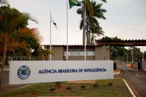 Foto: Pedro Ladeira/Folhapress Abin e a mídia