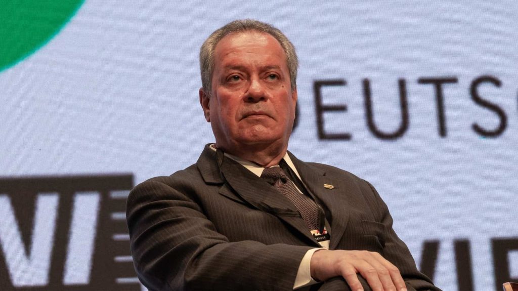 O governo de olho na CNI
