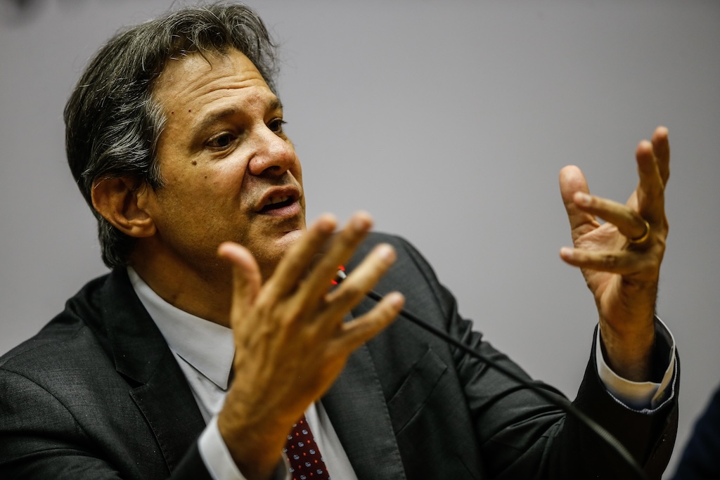 Haddad isolado na área