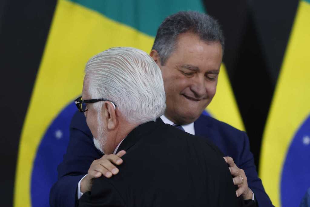 Não convide para a mesma mesa