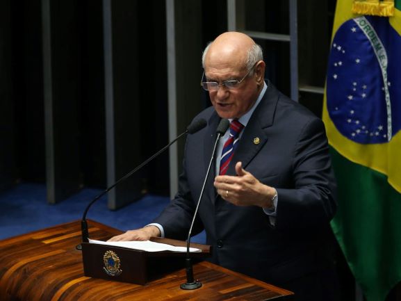 Senadores retomam plano de investigar ministros do STF