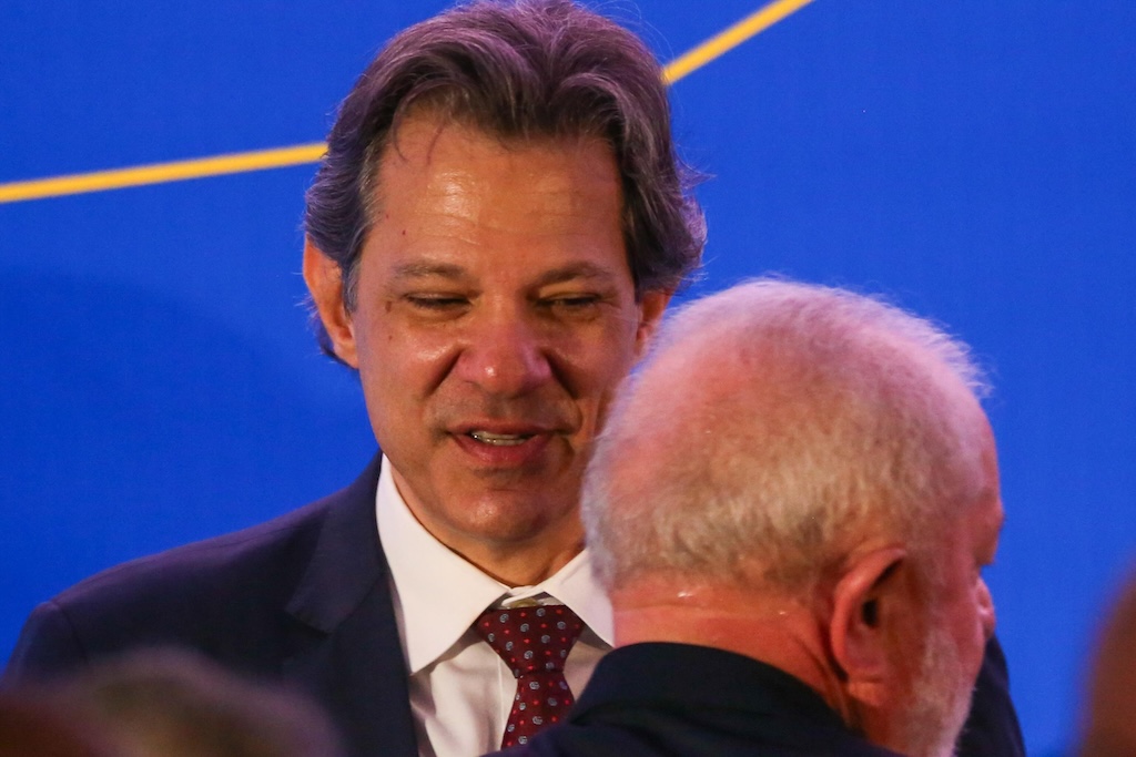 A saída é fechar o caixa