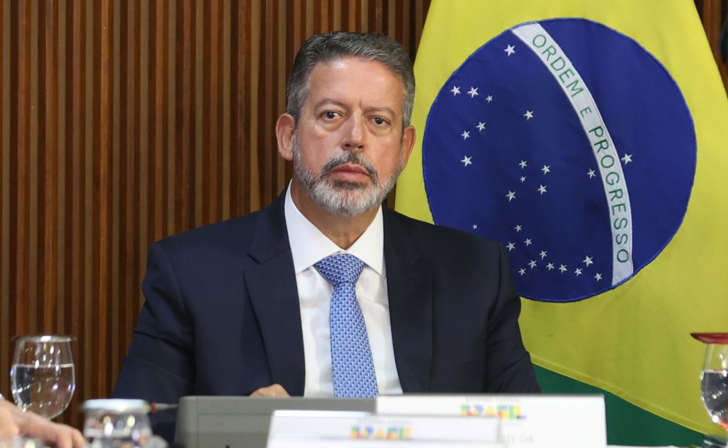 Segura um pouco