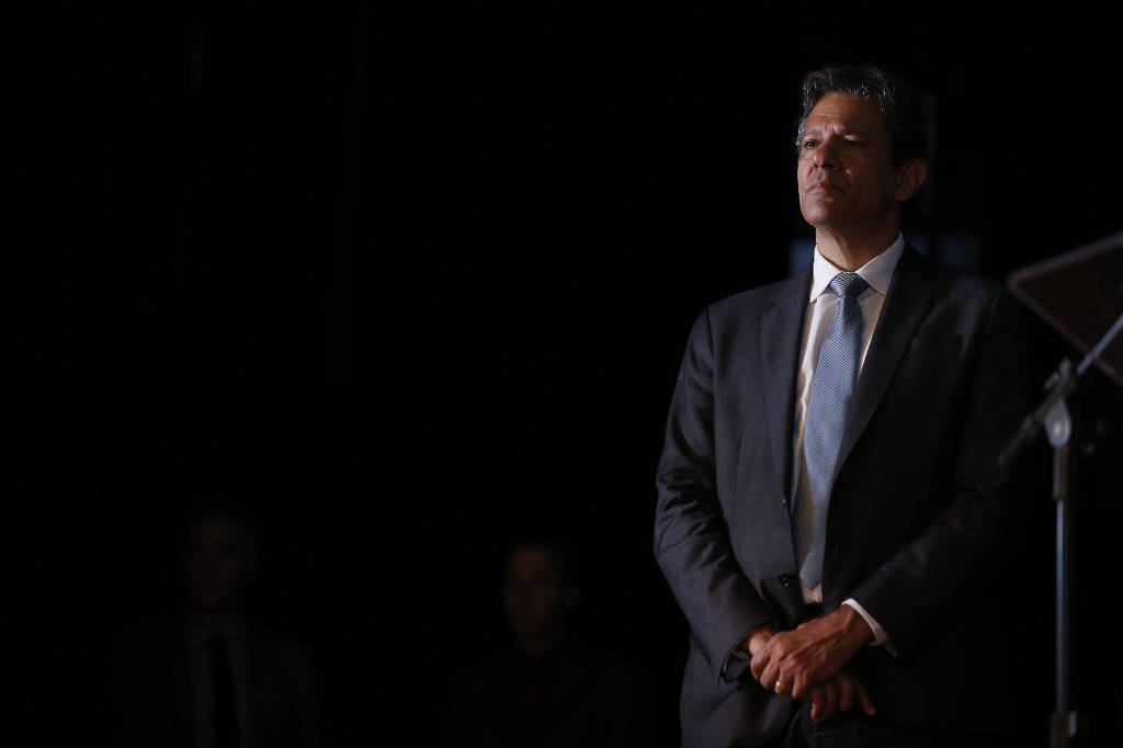 Anuncia para depois negociar