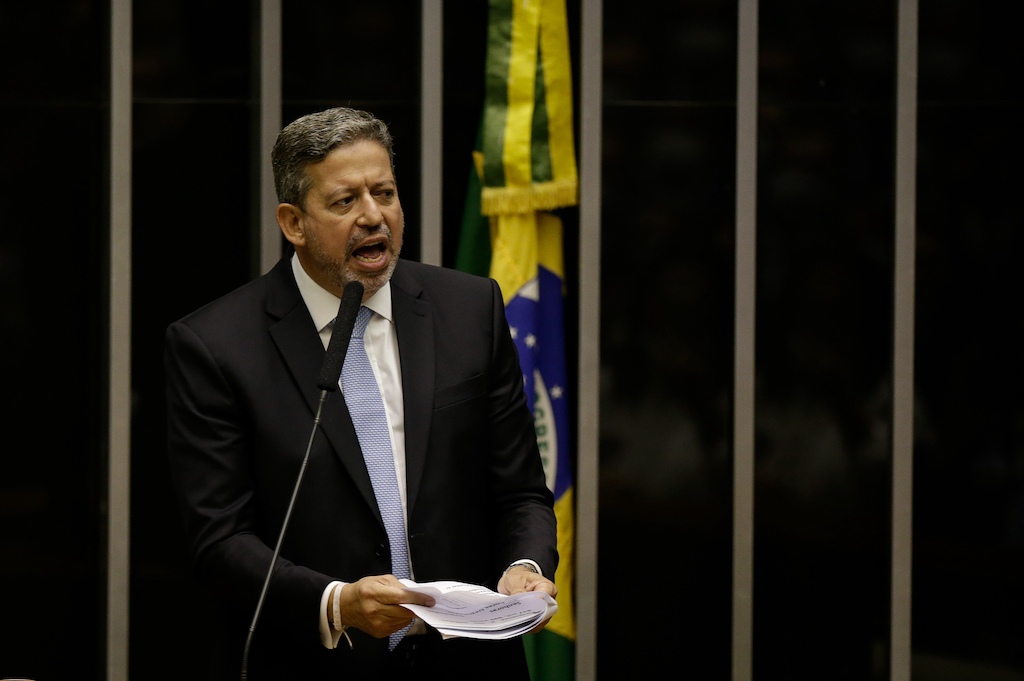 Os ruídos de Lira