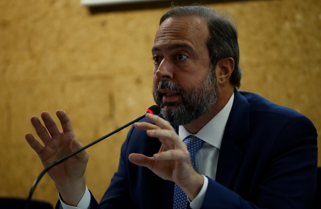 O ministro-problema