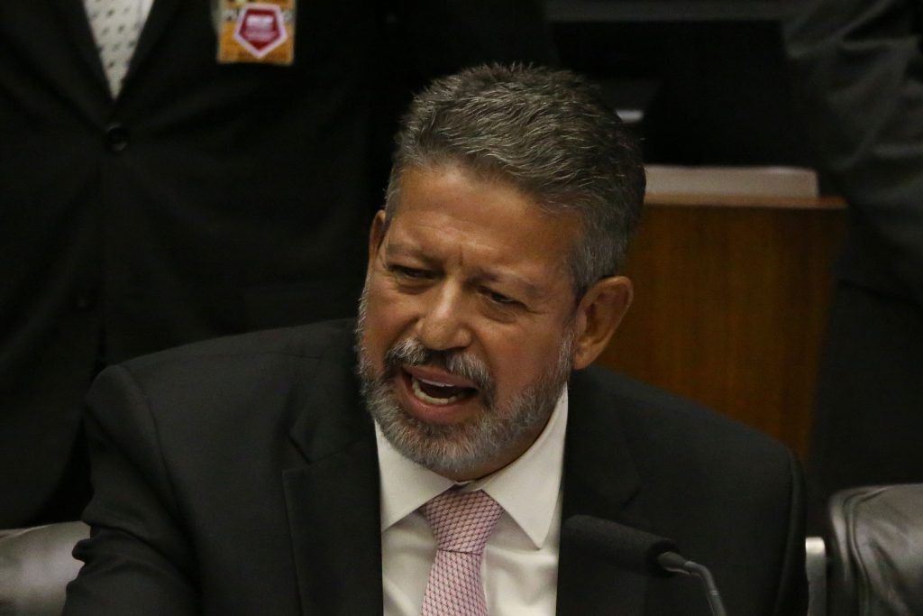 Bater antes, barganhar depois