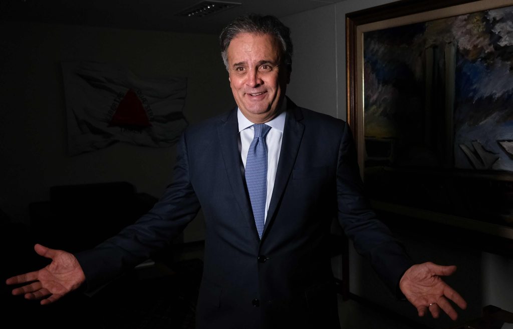 Aécio escapa de outra