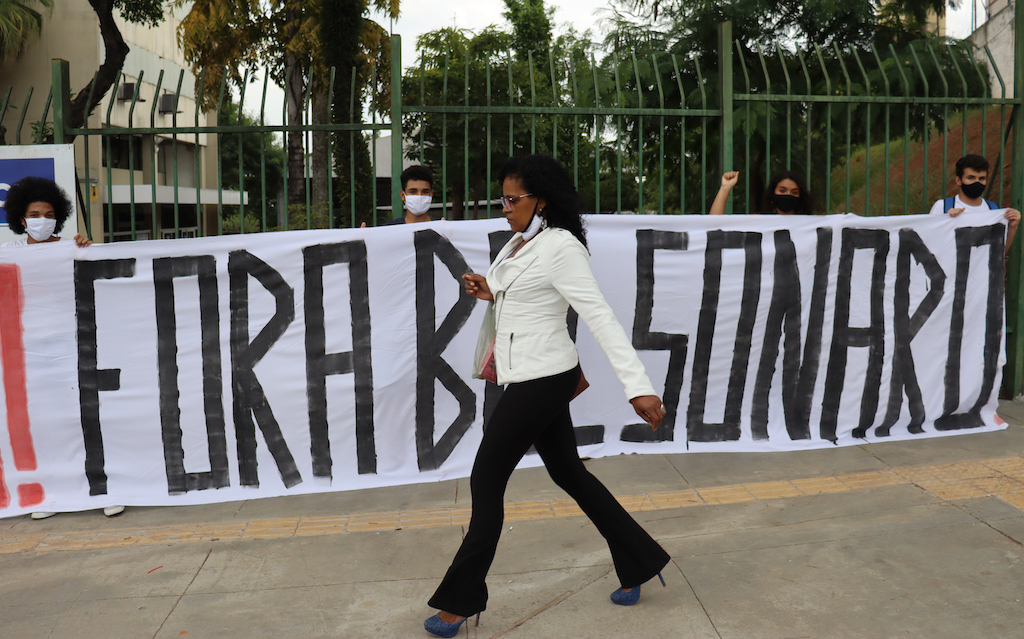 Nove partidos, do centro à esquerda, querem reforçar pedido de impeachment