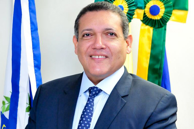 Um ministro só é pouco