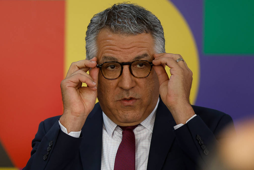 Padilha escanteado