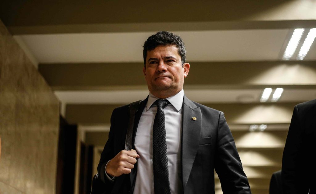 Moro se salva por enquanto