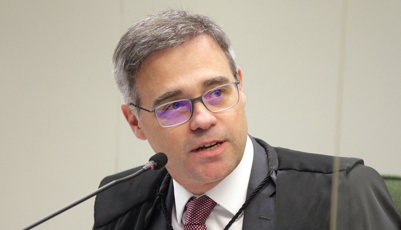 A vez de Mendonça