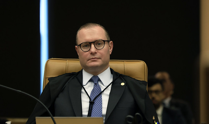 Zanin atende ao governo