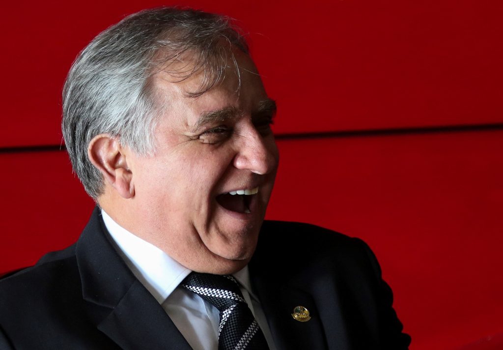 Izalci não está na CPI, mas mira Ibaneis