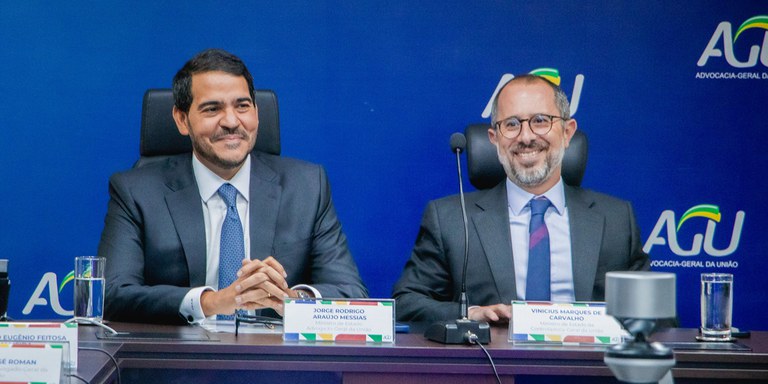 O vestiário rachou na leniência