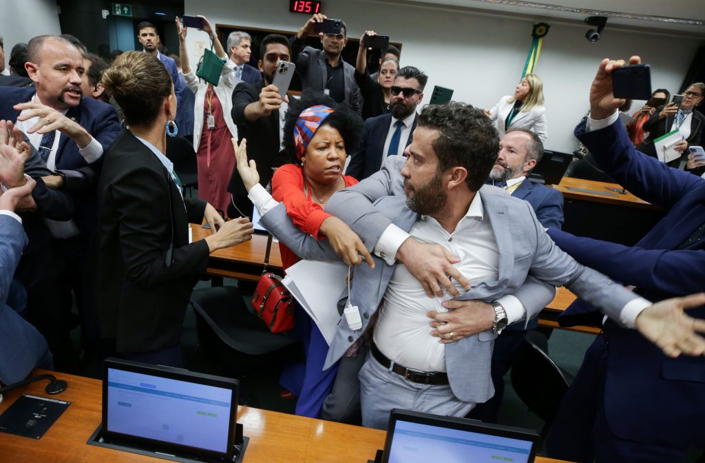 Explica, delegado