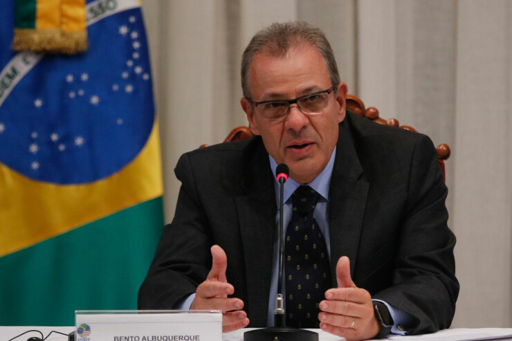 Apagões no Amapá queimam o ministro de Minas e Energia