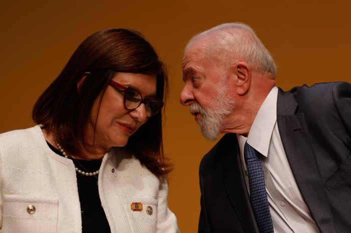 Os diferentes discursos de Magda