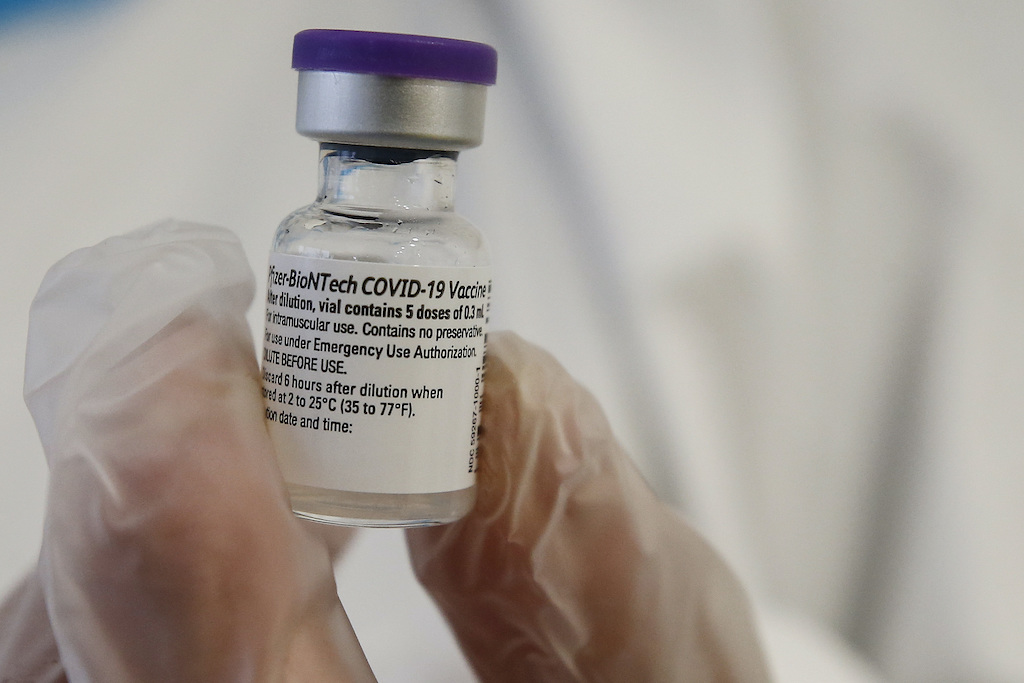 Governo publica dispensa de licitação para comprar mais doses da Pfizer