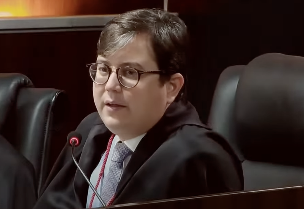 Devolve aí, seu juiz