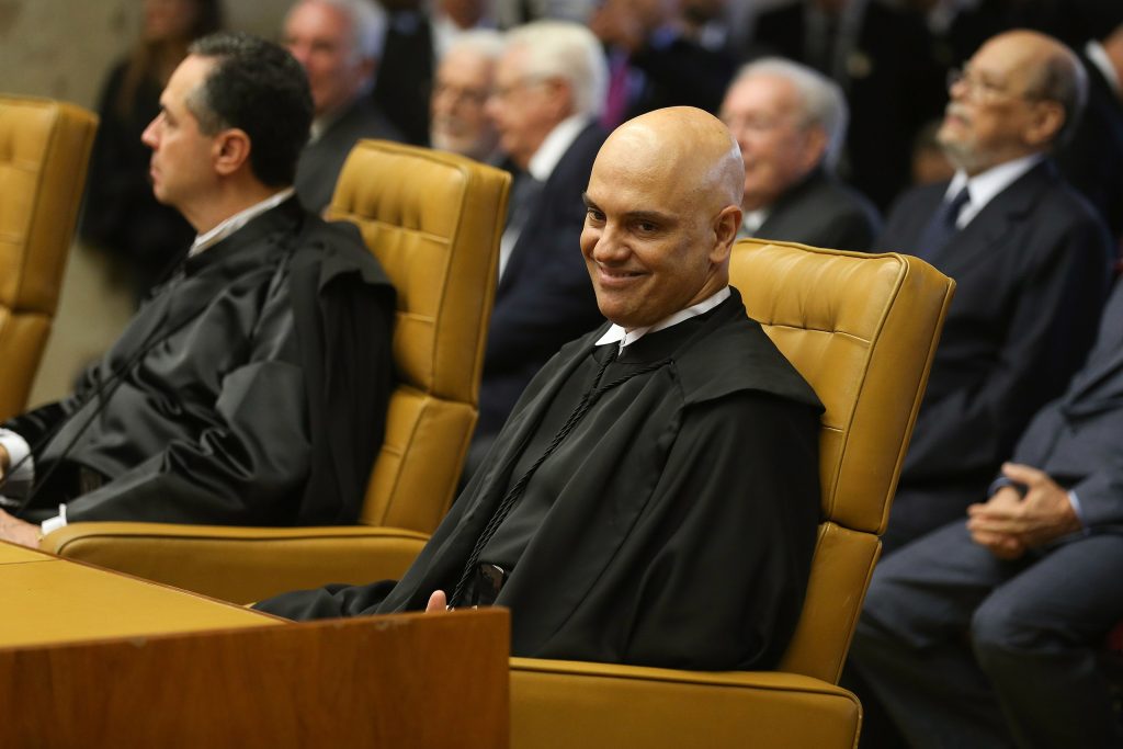 Fechados com Moraes