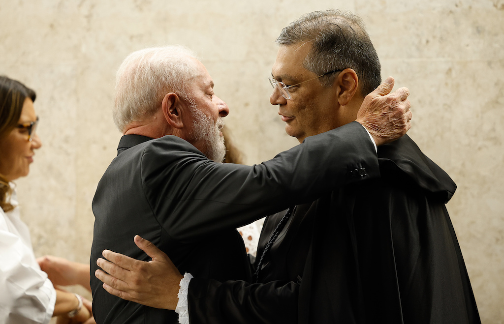 Afinado com o governo