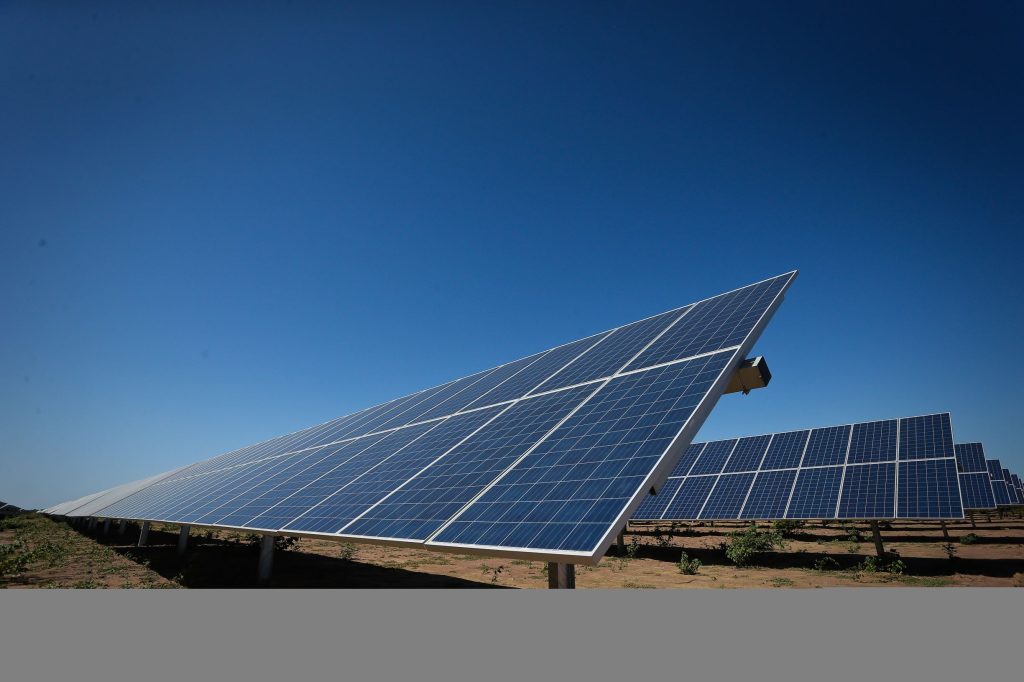 Deputados podem votar subsídio à energia solar nesta semana