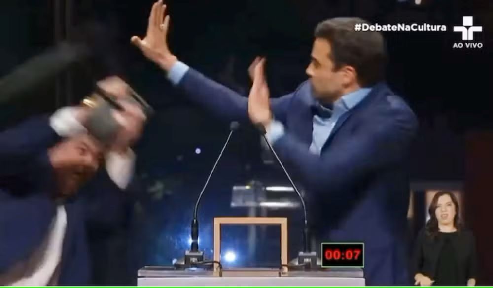 Até cadeirada é normal