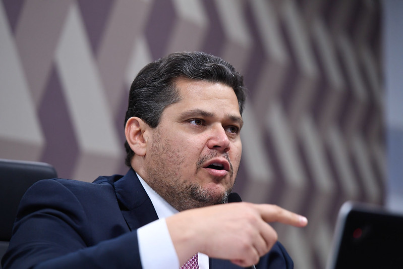 O movimento contra Alcolumbre