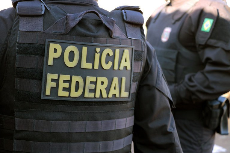 Invadindo a cadeia