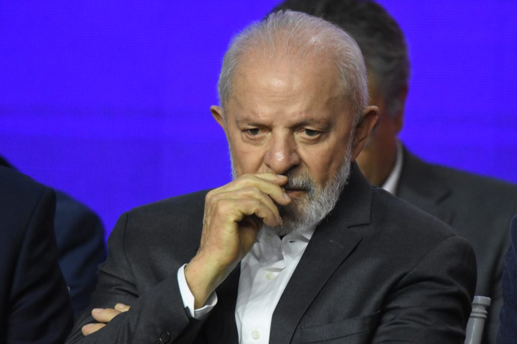 Governo emparedado