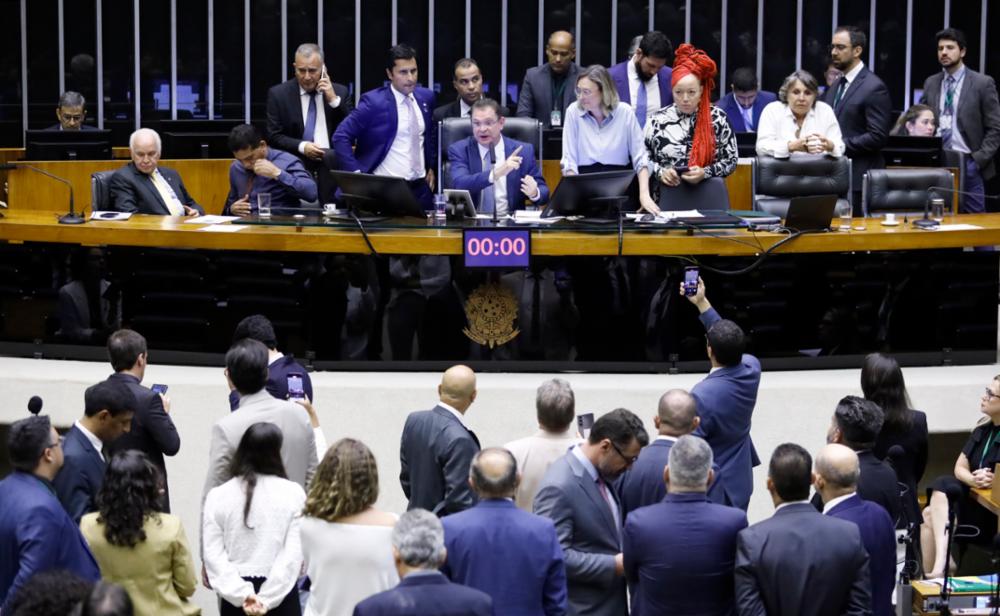 PEC acima das bombas