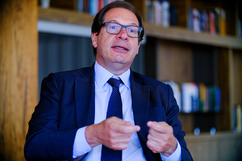 Salomão tenta se viabilizar para o Supremo