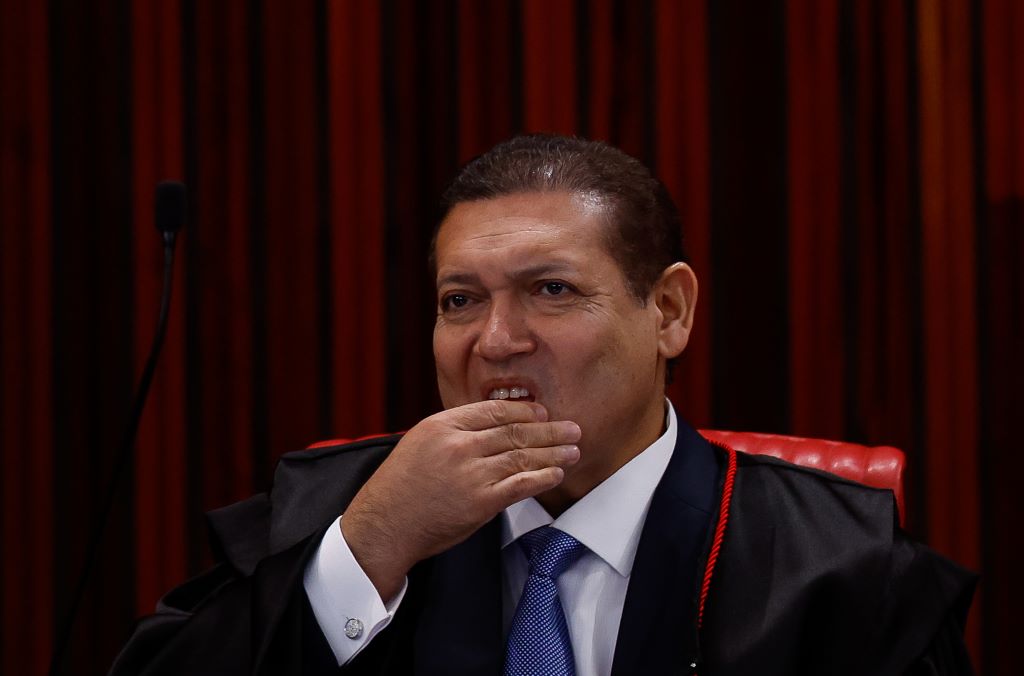 Segura o ministro