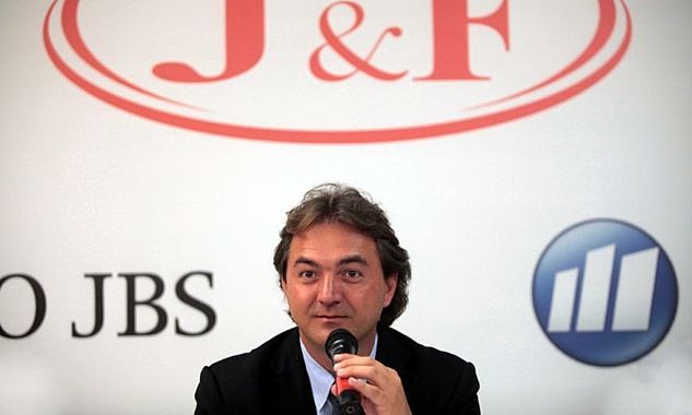 A disputa agora é em Paris