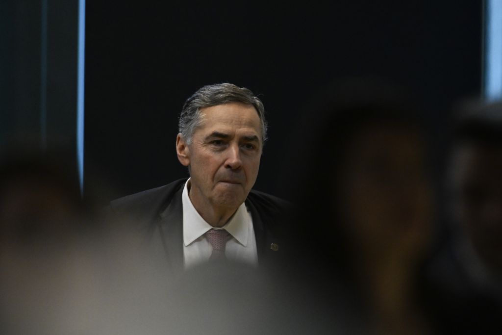 Salvos pelo atraso tecnológico