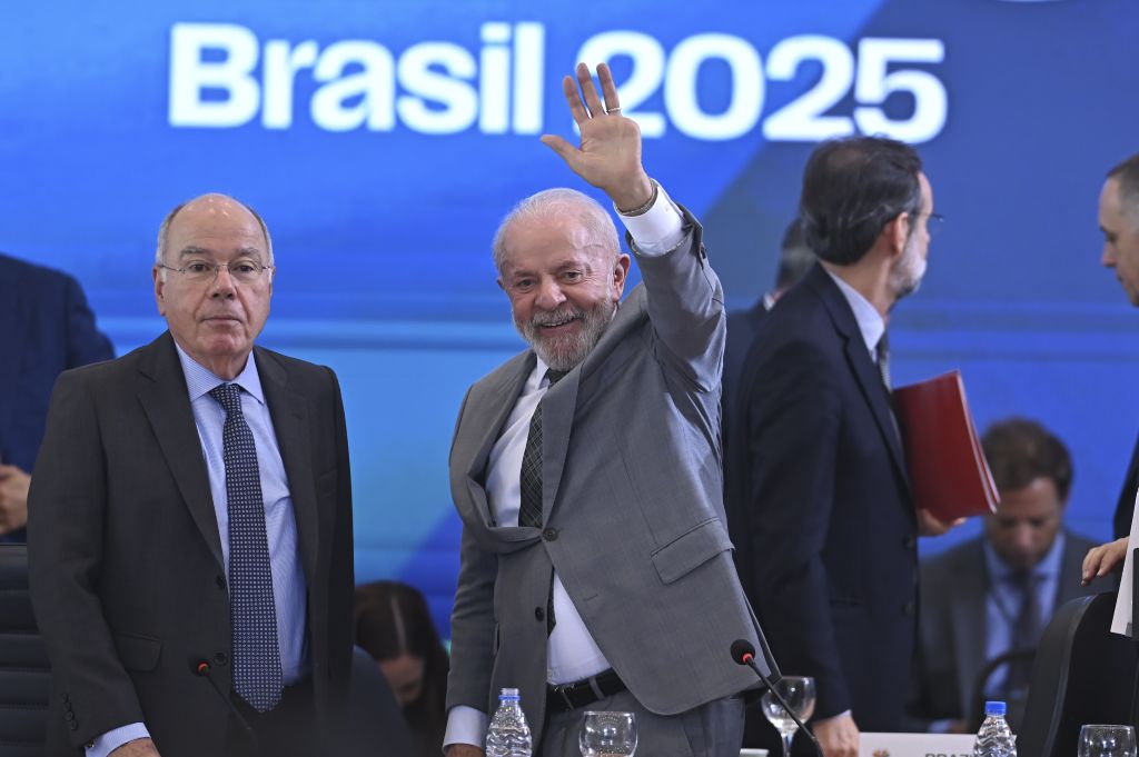 Quatro cadeiras para o governo