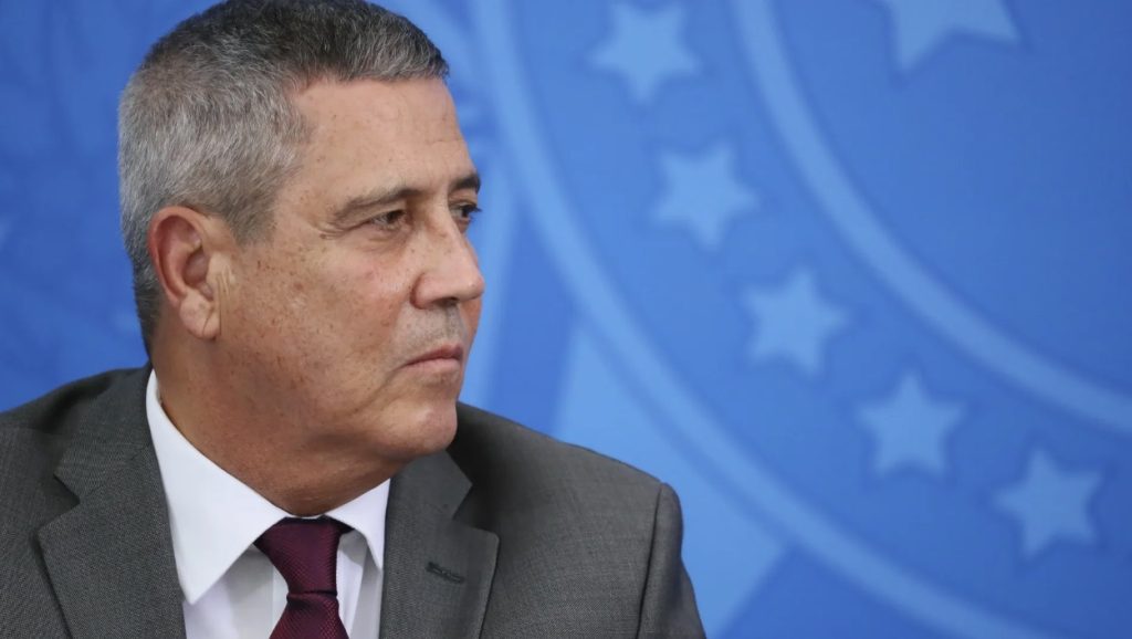 Fica mais um pouco na cadeia